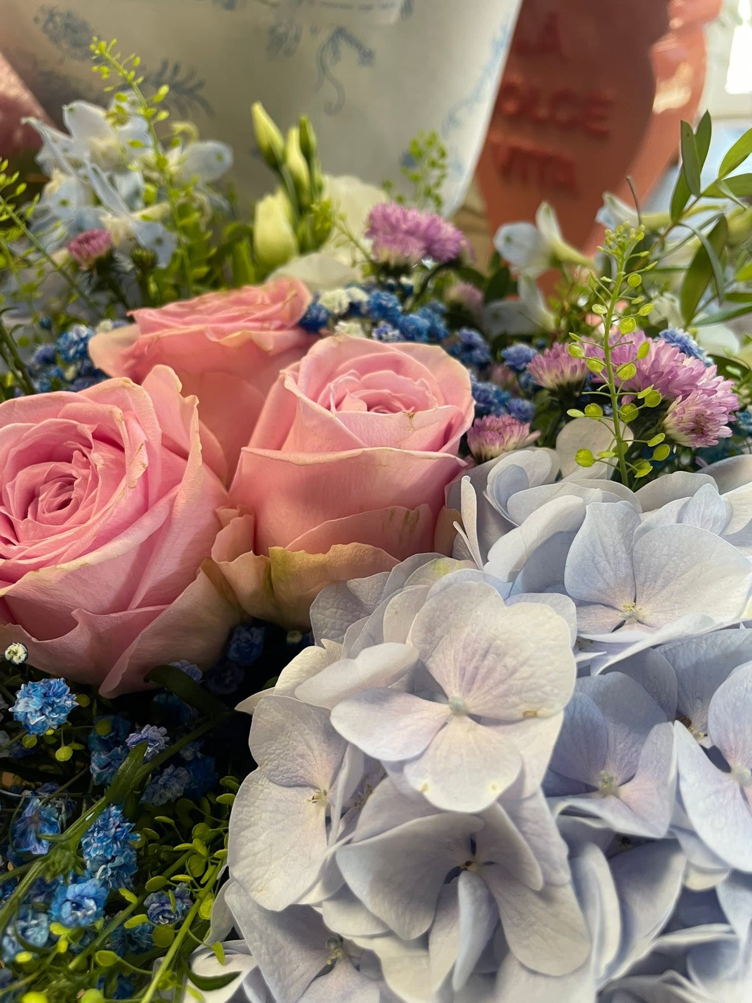 Bouquet de roses et hortensias par Les Fleurs d'Hortense